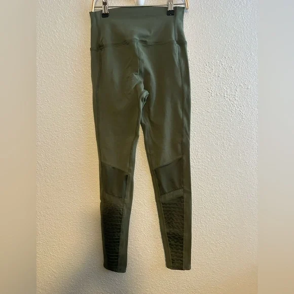 ALO Yoga Olive Green Moto Leggings with Ribbed Detail ~ No Size Tag *see Photos* - Picture 4 of 12